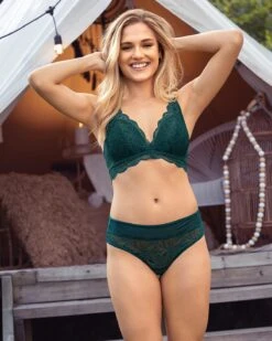 Scalloped Lace Wireless Bralette -Leonisa Sale Store 091012 650 1200X1500 3